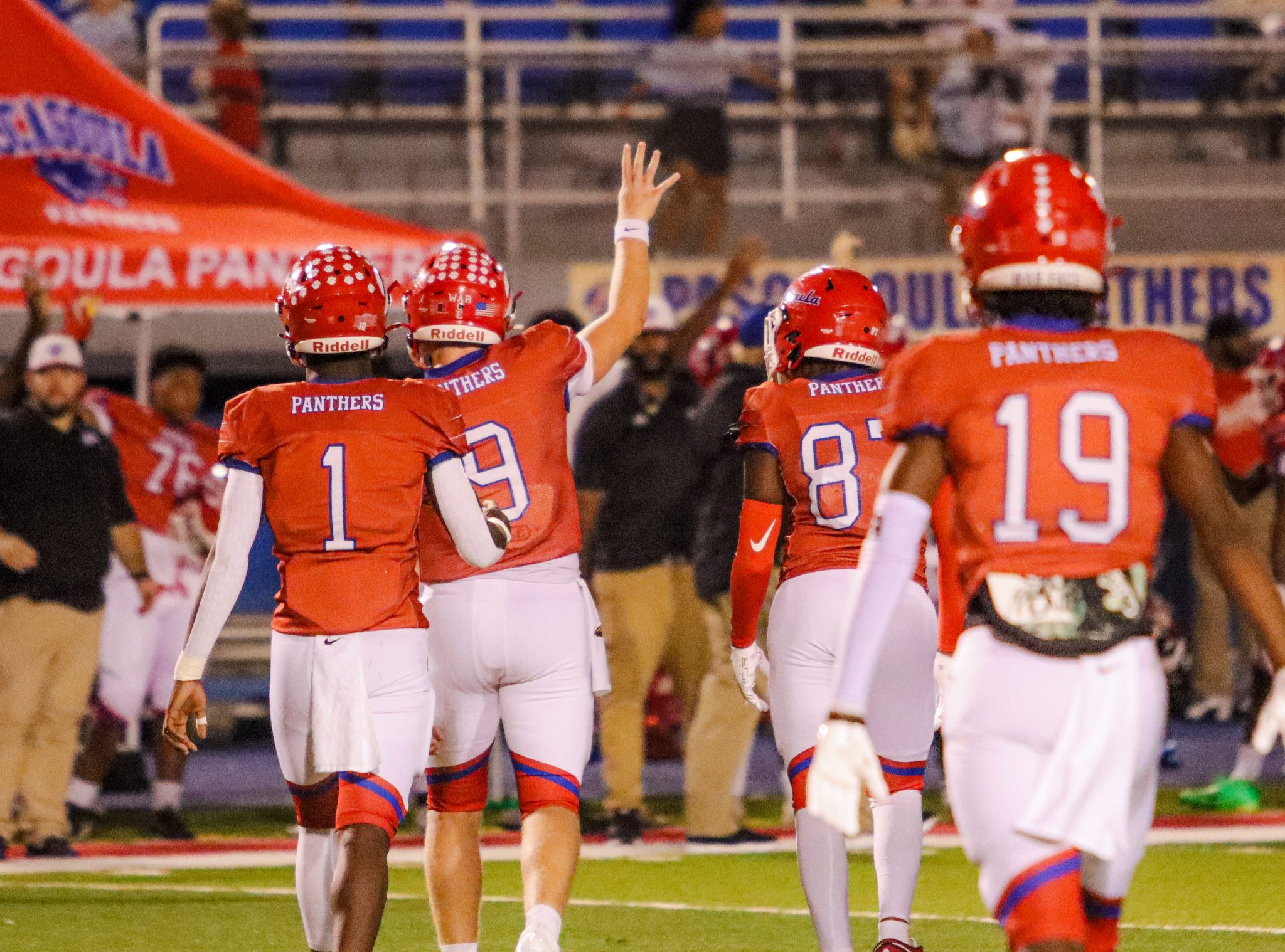 Pascagoula QB Silas Corder rallies his team in the 4th qtr. (Photo by Brett Merrill / 228 Sports)